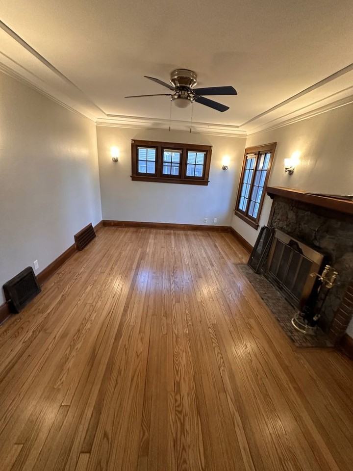 7039 N 43rd St - Photo 3 of 14