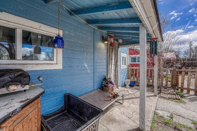 228 E Harrison St - Photo 2 of 12