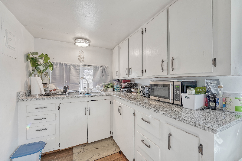 228 E Harrison St - Photo 3 of 12