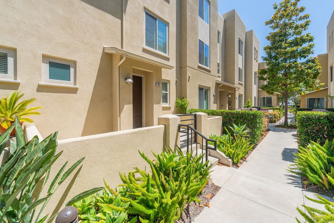 5545 Ocean - Photo 2 of 49