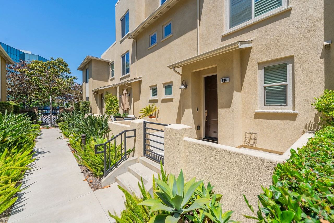 5545 Ocean - Photo 3 of 49