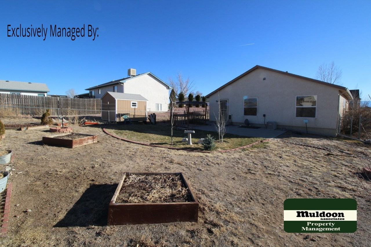 127 W Sterling Pl - Photo 2 of 10