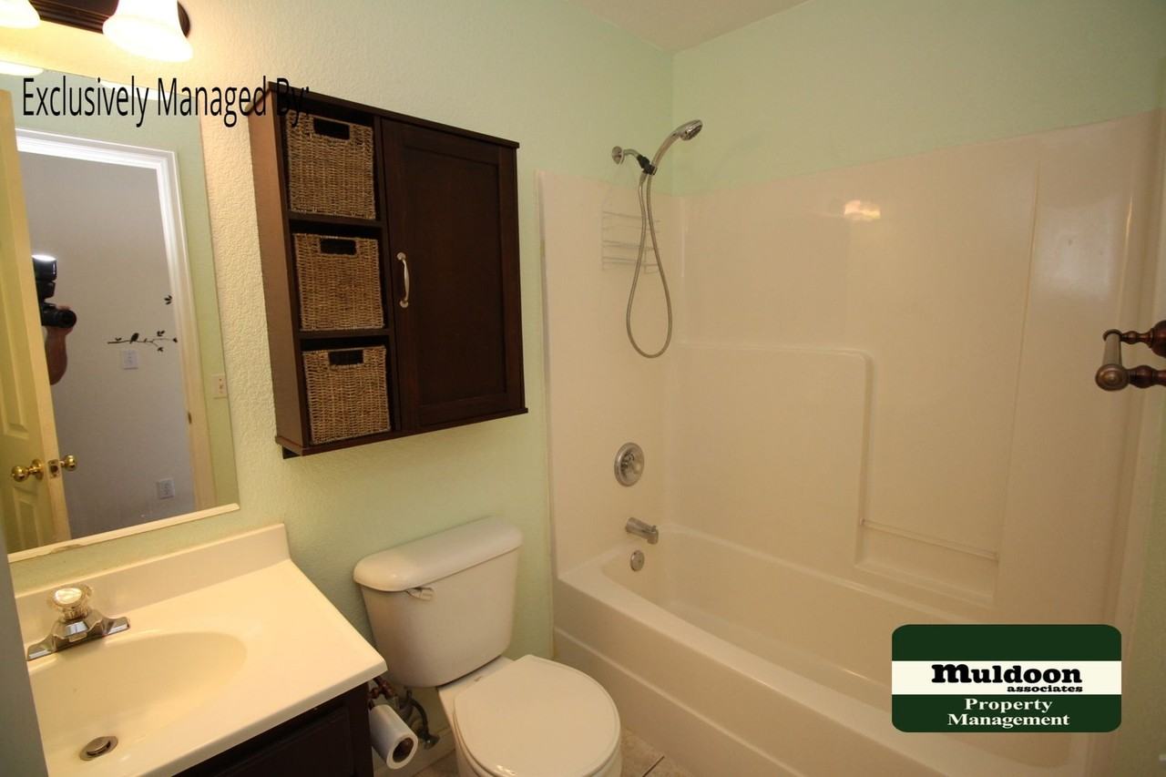 127 W Sterling Pl - Photo 3 of 10
