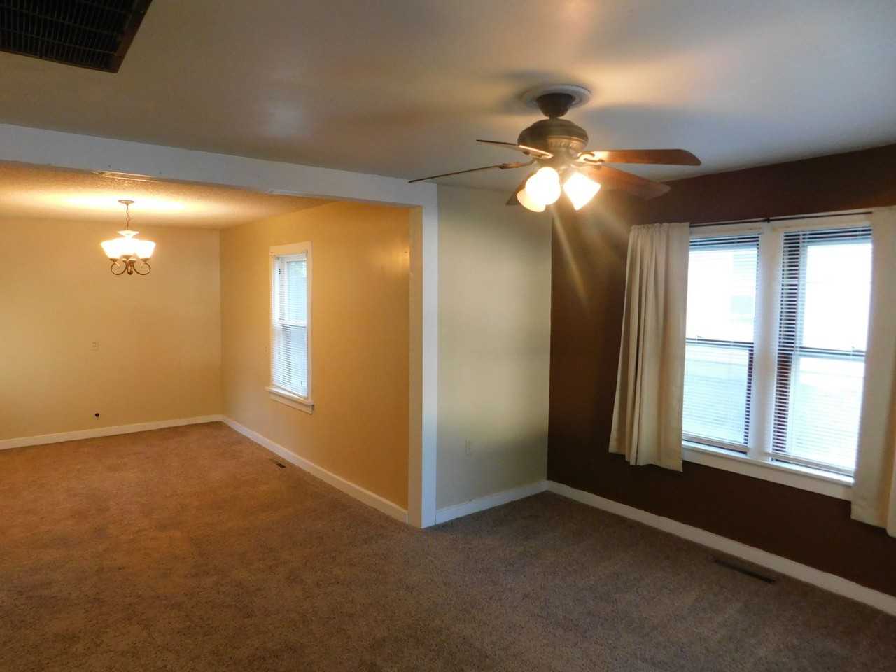 1133 N School St - Photo 2 of 8