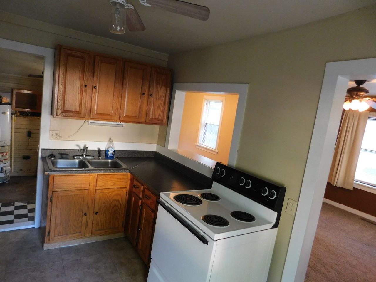 1133 N School St - Photo 3 of 8