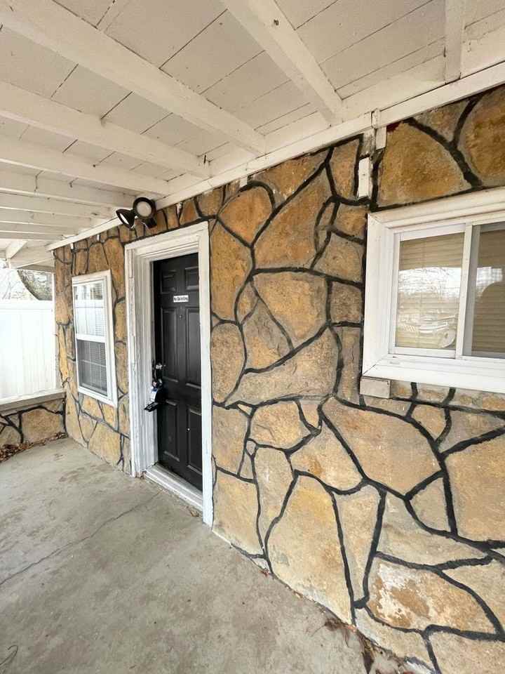 1210 S Maywood Ave - Photo 3 of 19