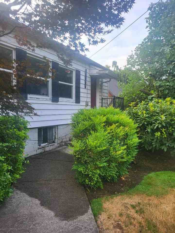 1116 Se Polk St - Photo 2 of 26