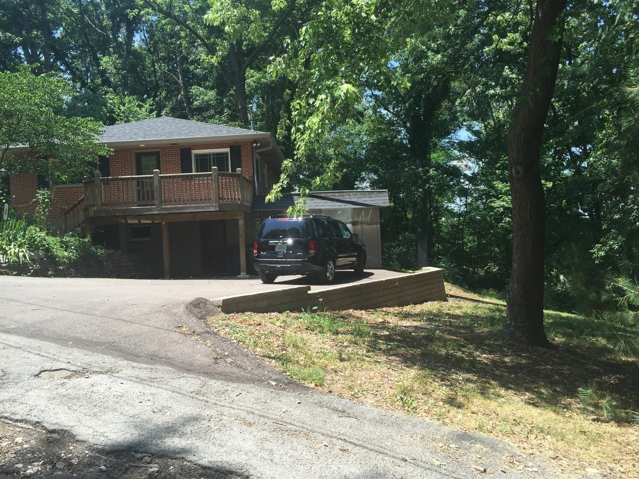 33 Elanore Dr - Photo 3 of 24