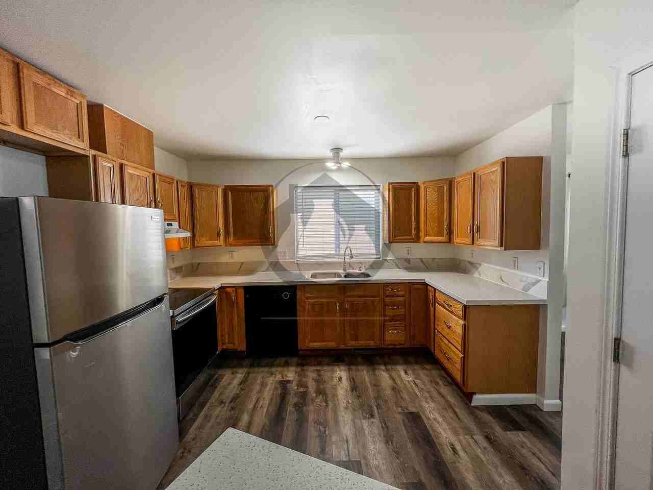 1114 Tamara Ave S - Photo 3 of 15