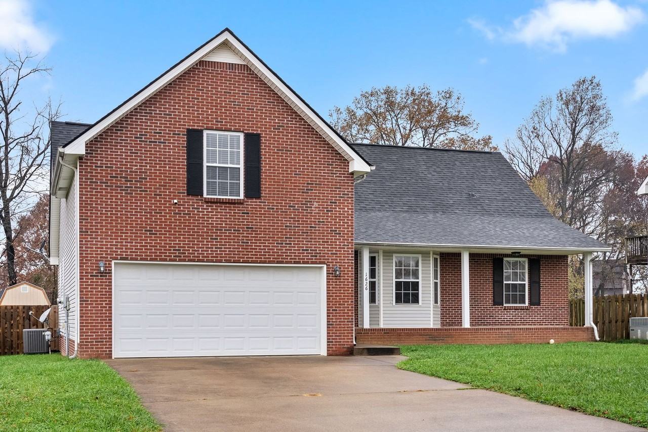 1626 Autumn Dr - Photo 3 of 30
