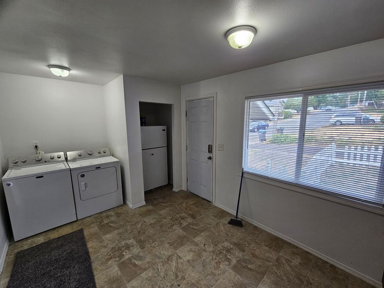 Elm Duplex - Photo 3 of 10