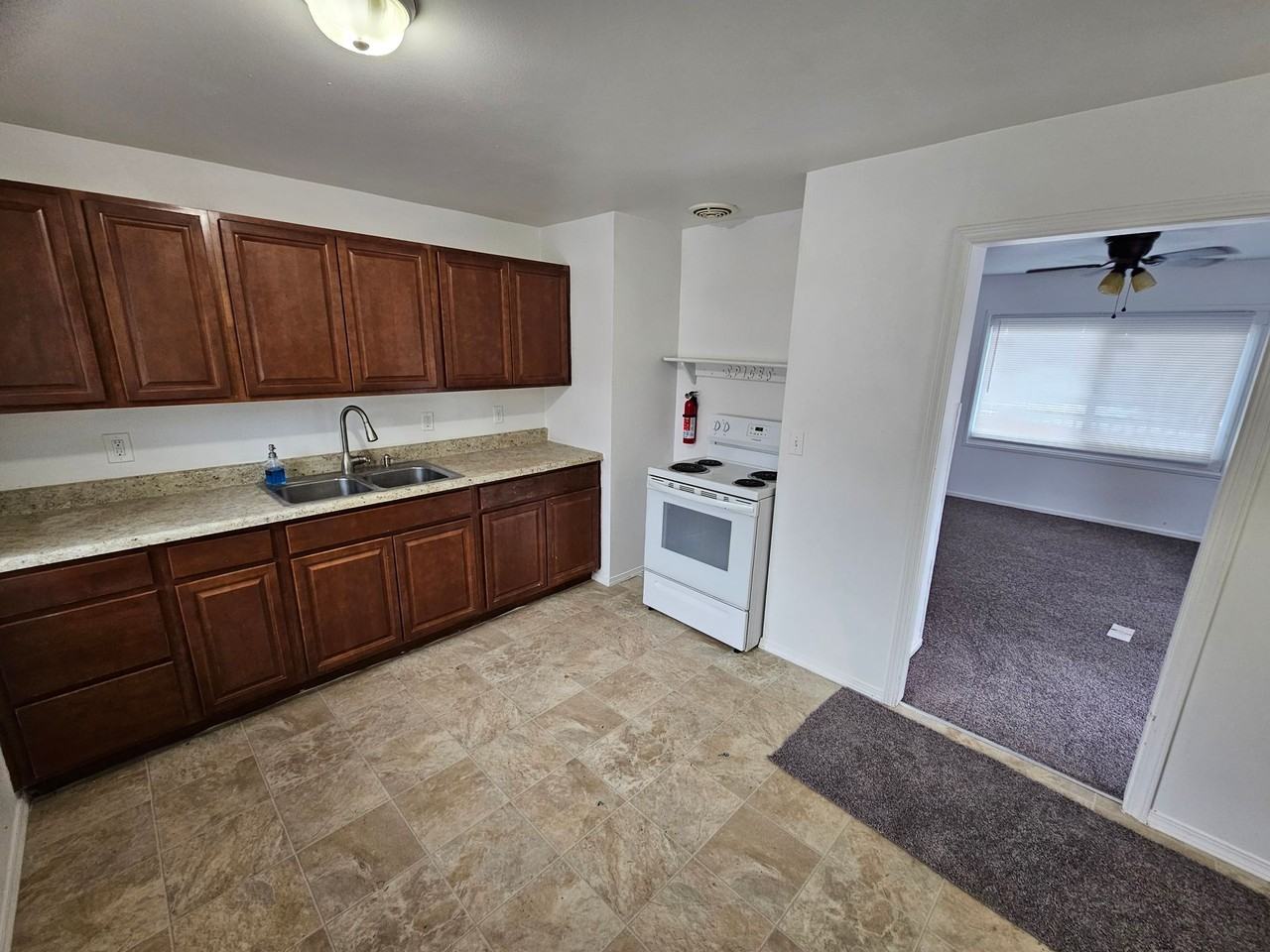 Elm Duplex - Photo 4 of 10