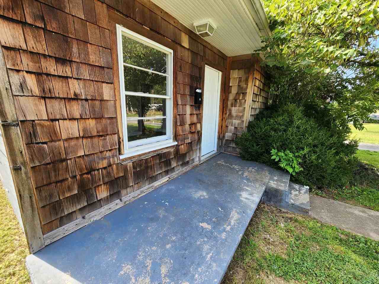 939 S Fort Ave - Photo 2 of 26
