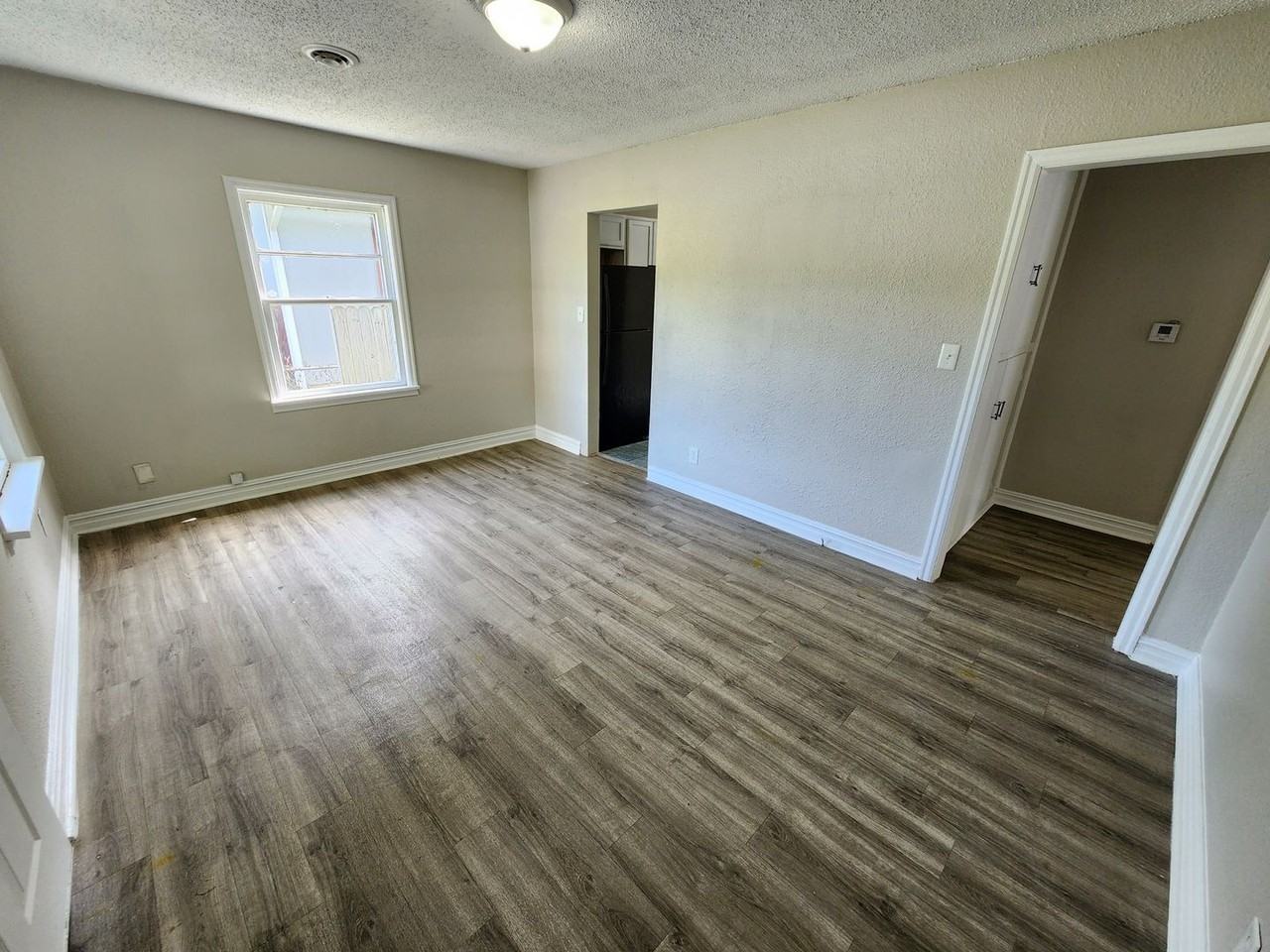 939 S Fort Ave - Photo 3 of 26