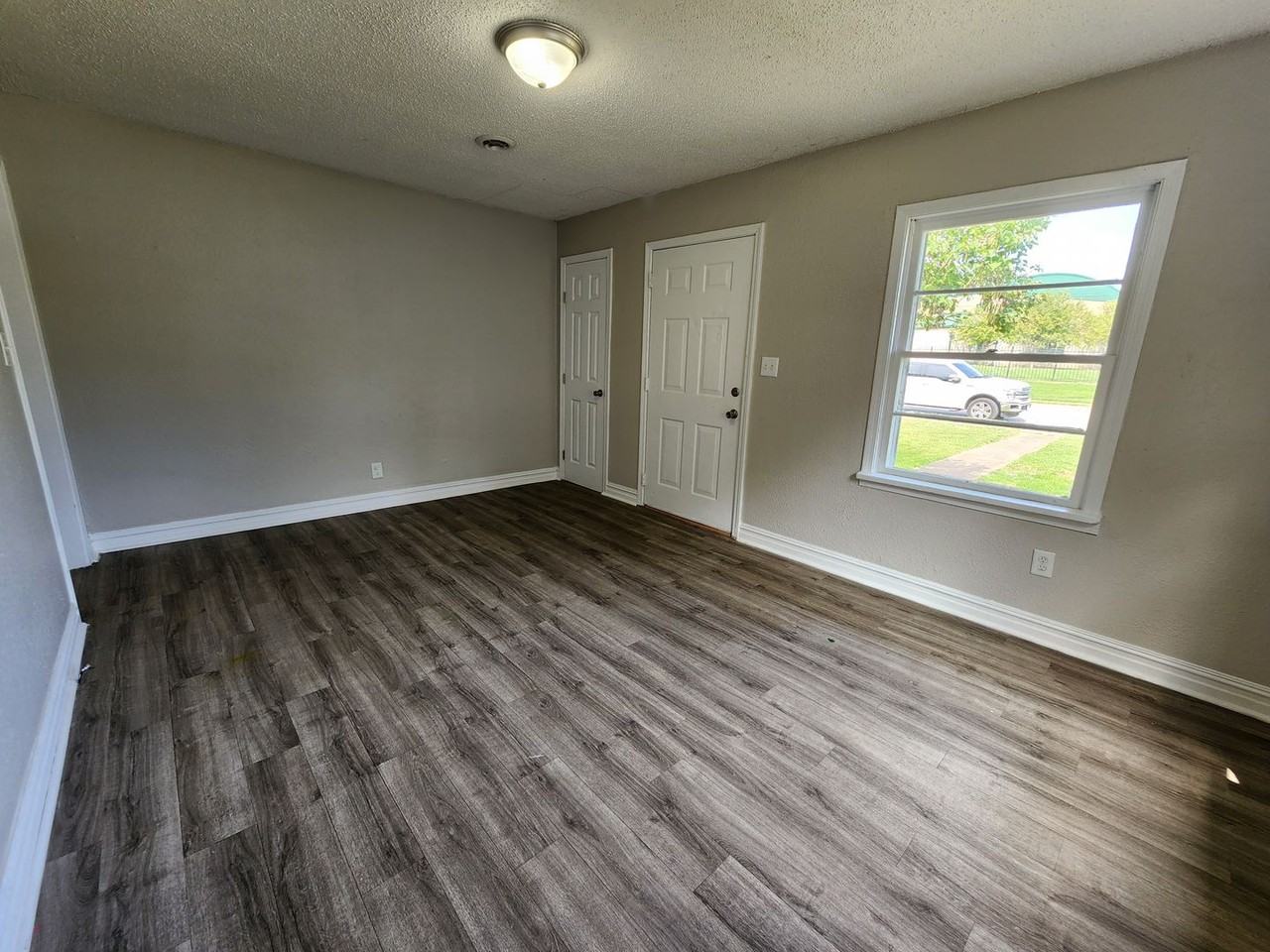 939 S Fort Ave - Photo 4 of 26