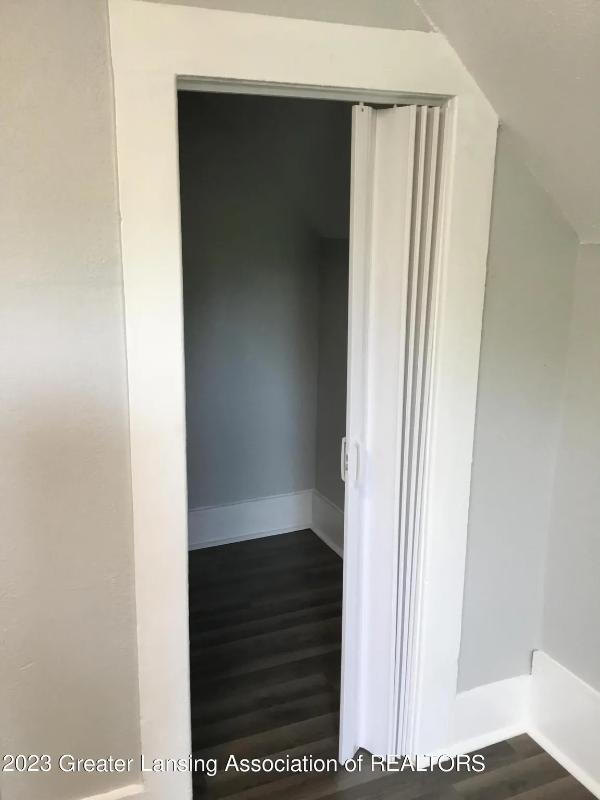 1037 E Oakland Ave #2 - Photo 3 of 10