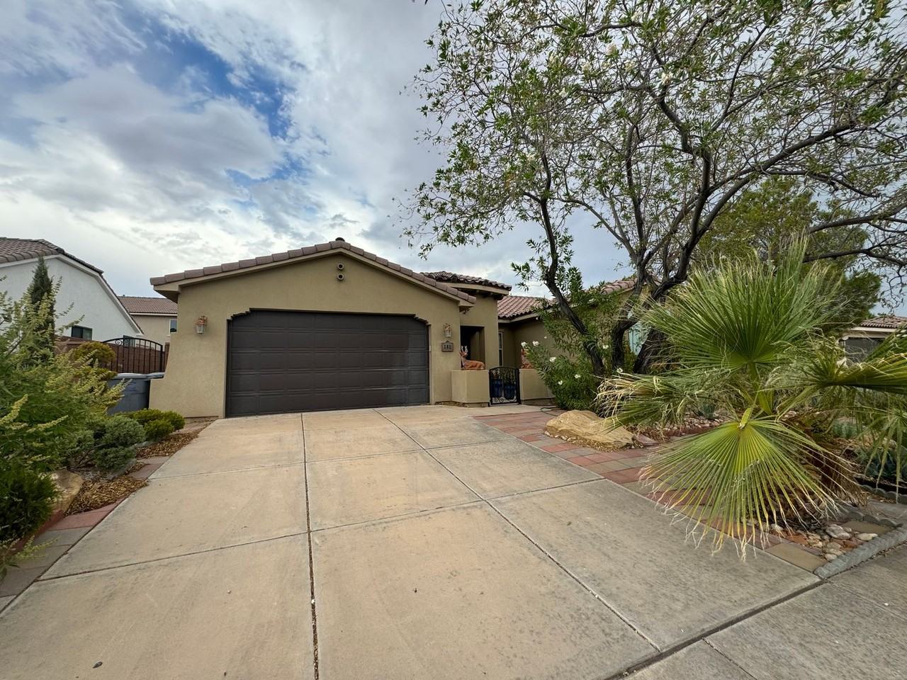 382 E Munich Dr - Photo 2 of 18