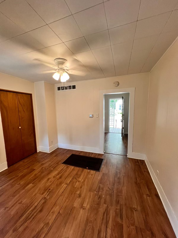 407 S Anderson St - Photo 2 of 10