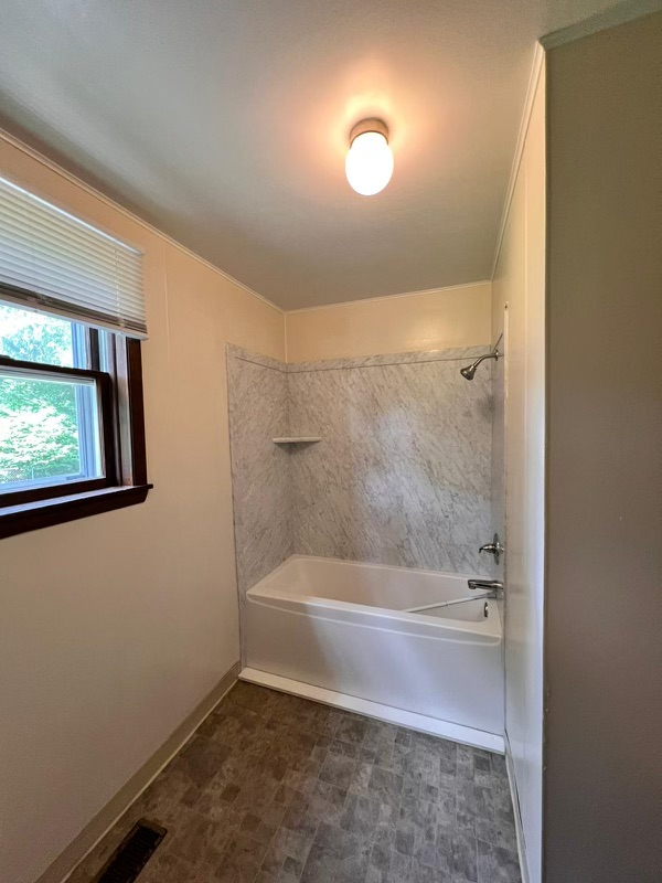 407 S Anderson St - Photo 3 of 10