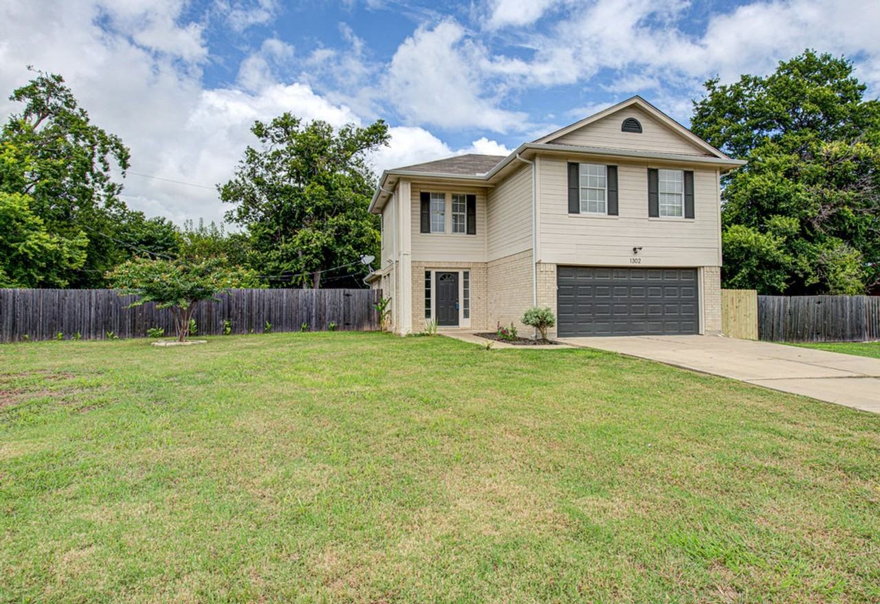 1302 Crete Ln - Photo 2 of 26