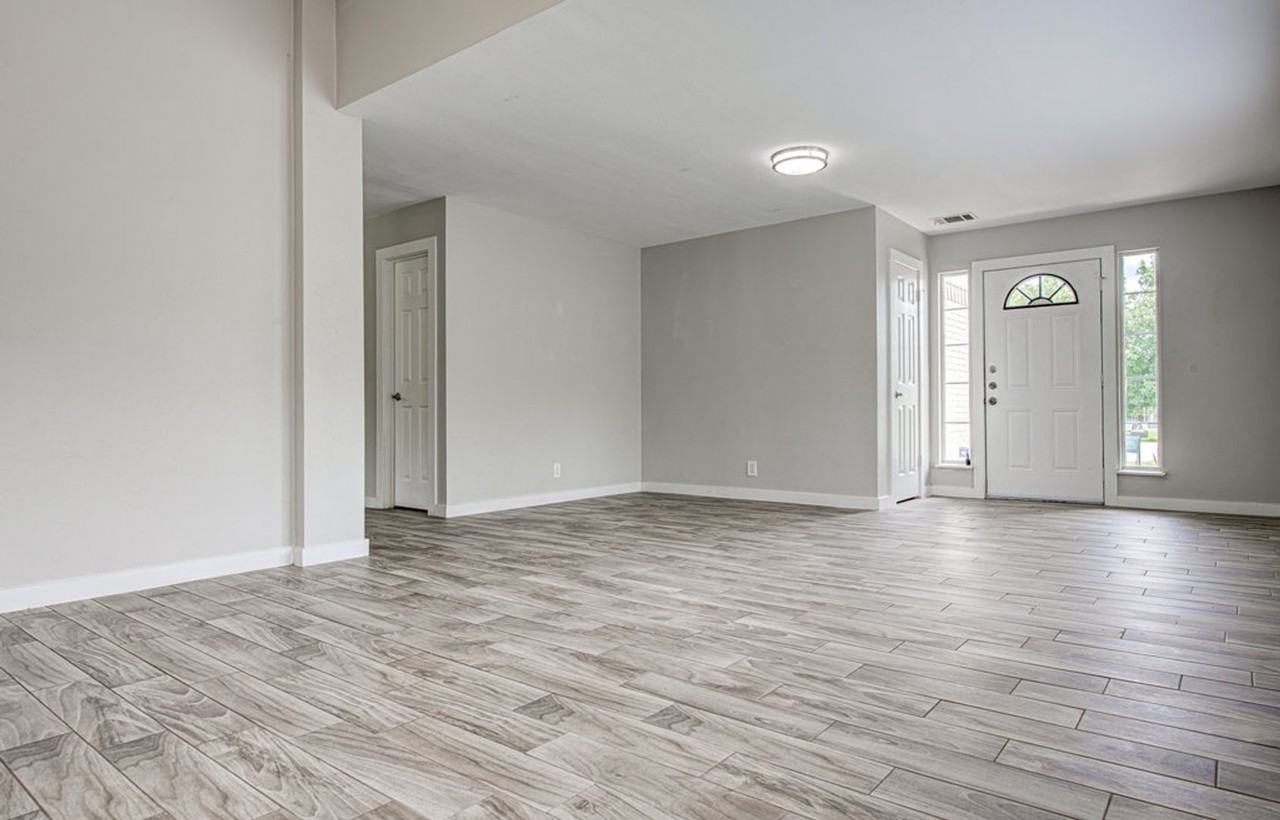 1302 Crete Ln - Photo 3 of 26