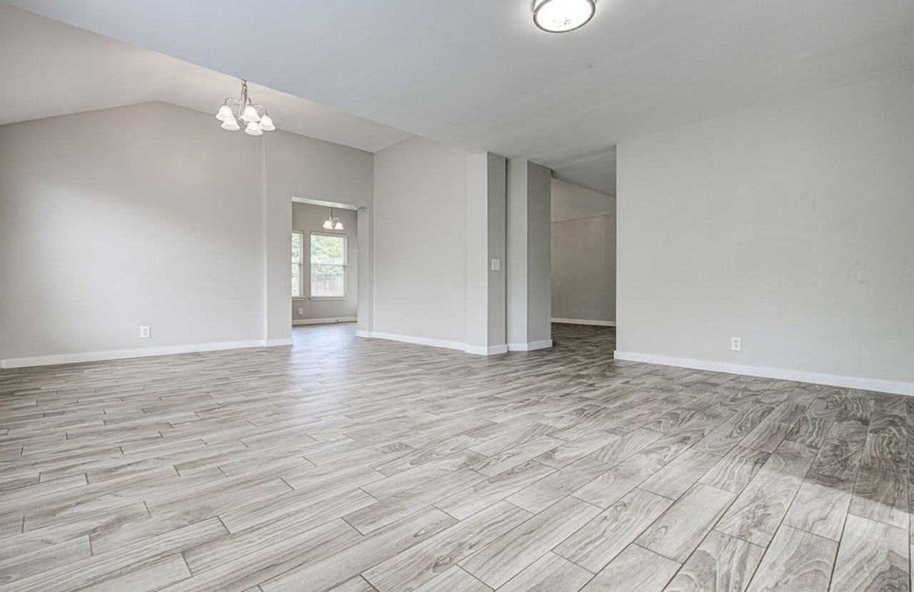 1302 Crete Ln - Photo 5 of 26