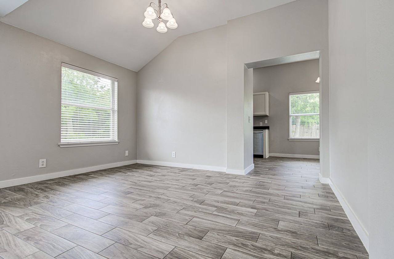 1302 Crete Ln - Photo 6 of 26