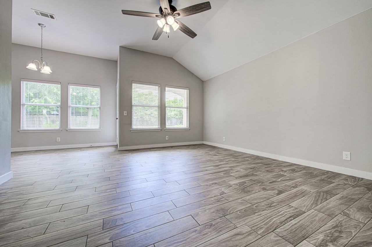 1302 Crete Ln - Photo 7 of 26