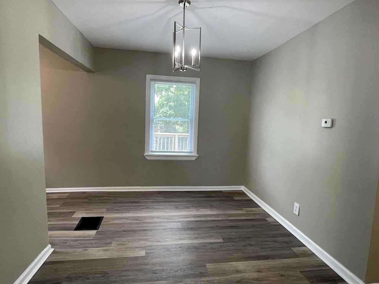 1012 Liberty Rd - Photo 5 of 23