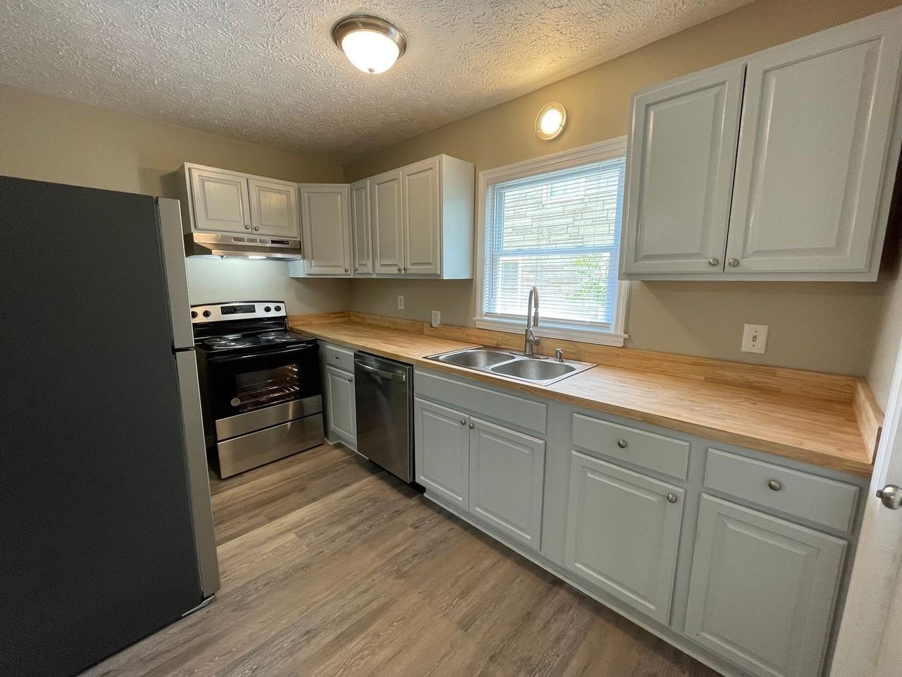 1012 Liberty Rd - Photo 7 of 23