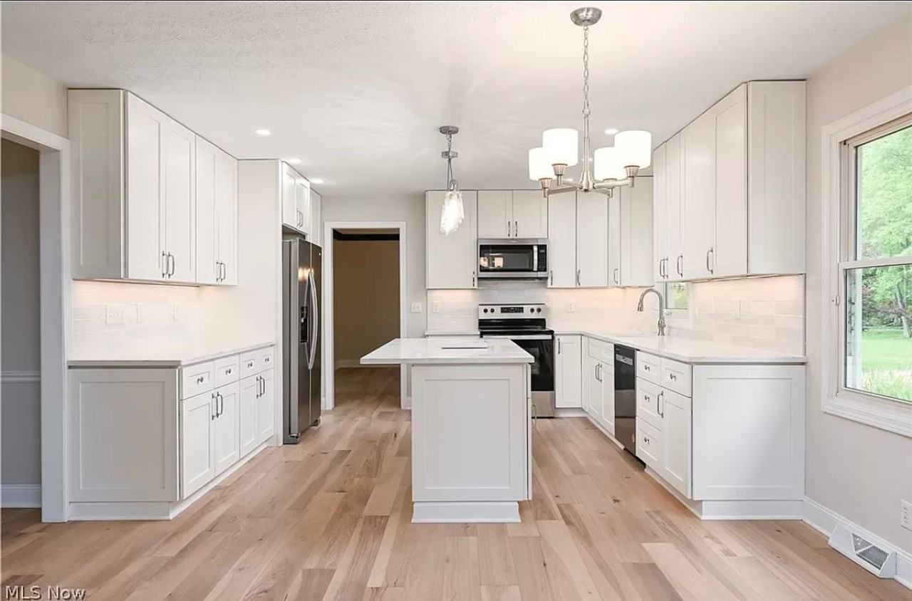 8650 Bainbridge Rd - Photo 3 of 21