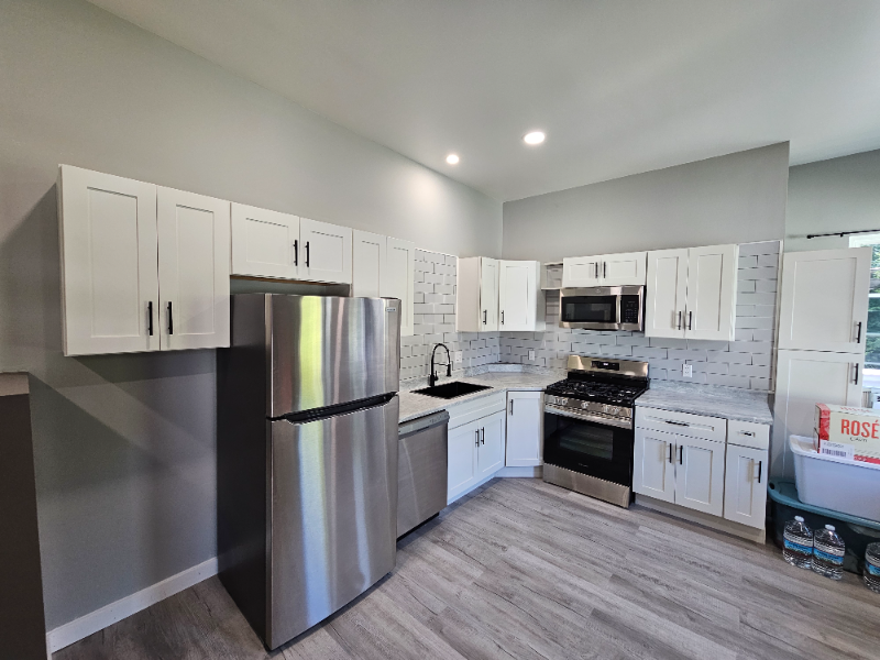 729 6th Ave #4 - Photo 3 of 8