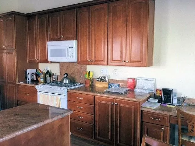 10665 Cherry Hills Drive - Photo 4 of 20