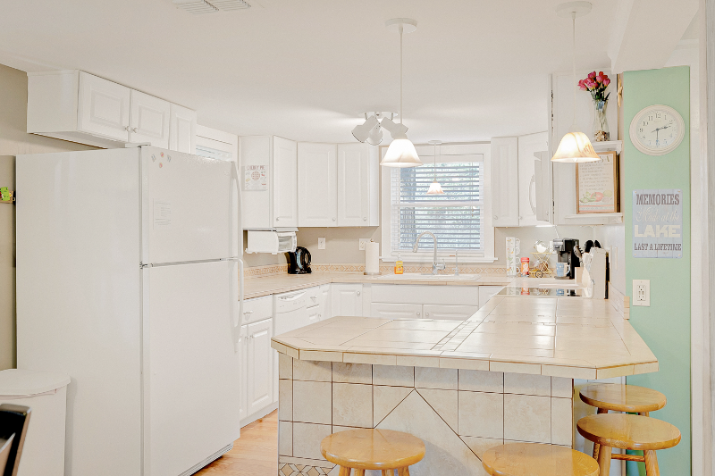 3745 Holmes Creek Rd - Photo 3 of 12