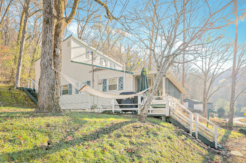 3745 Holmes Creek Rd - Photo 4 of 12