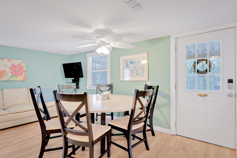 3745 Holmes Creek Rd - Photo 5 of 12