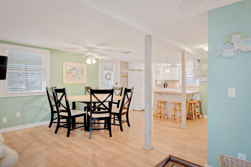 3745 Holmes Creek Rd - Photo 6 of 12