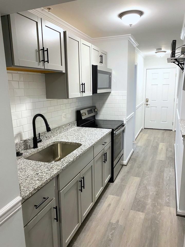 306 N Fremont Avenue - Photo 2 of 14