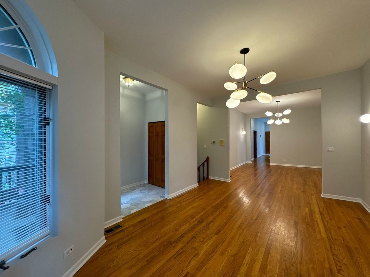 923 W Fletcher St #1 - Photo 2 of 21