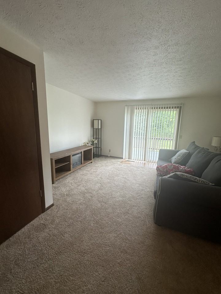 1936 Tennyson Ave Ne #1936 - Photo 3 of 8