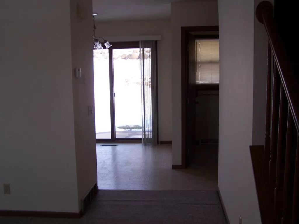 323 North Lexington Parkway - Photo 3 of 7
