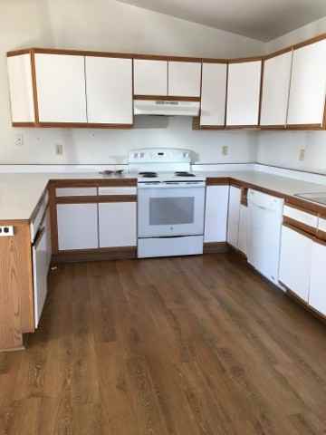 635 Willis Ave #B - Photo 3 of 8