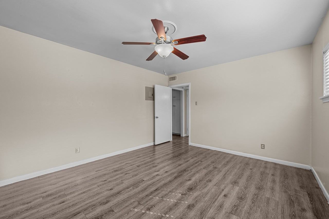 Enfield Court Apartments - Photo 5 of 10