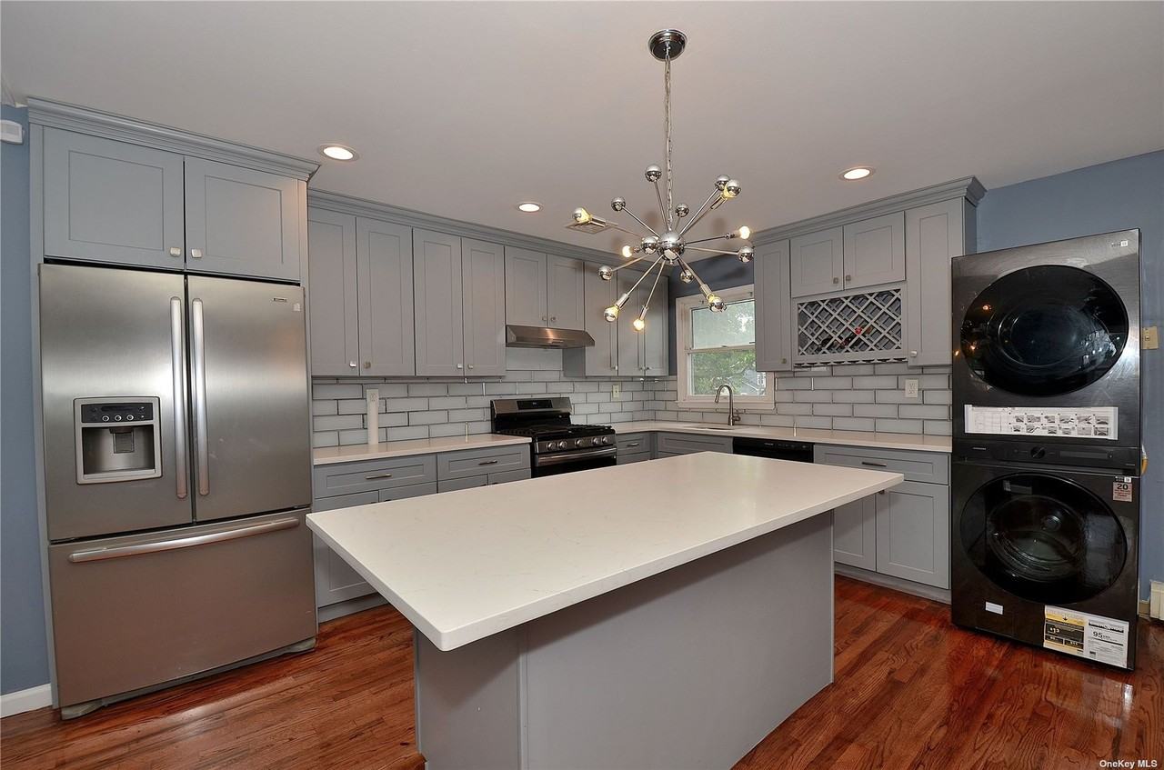 990 Merrick Ave ##2 - Photo 3 of 15