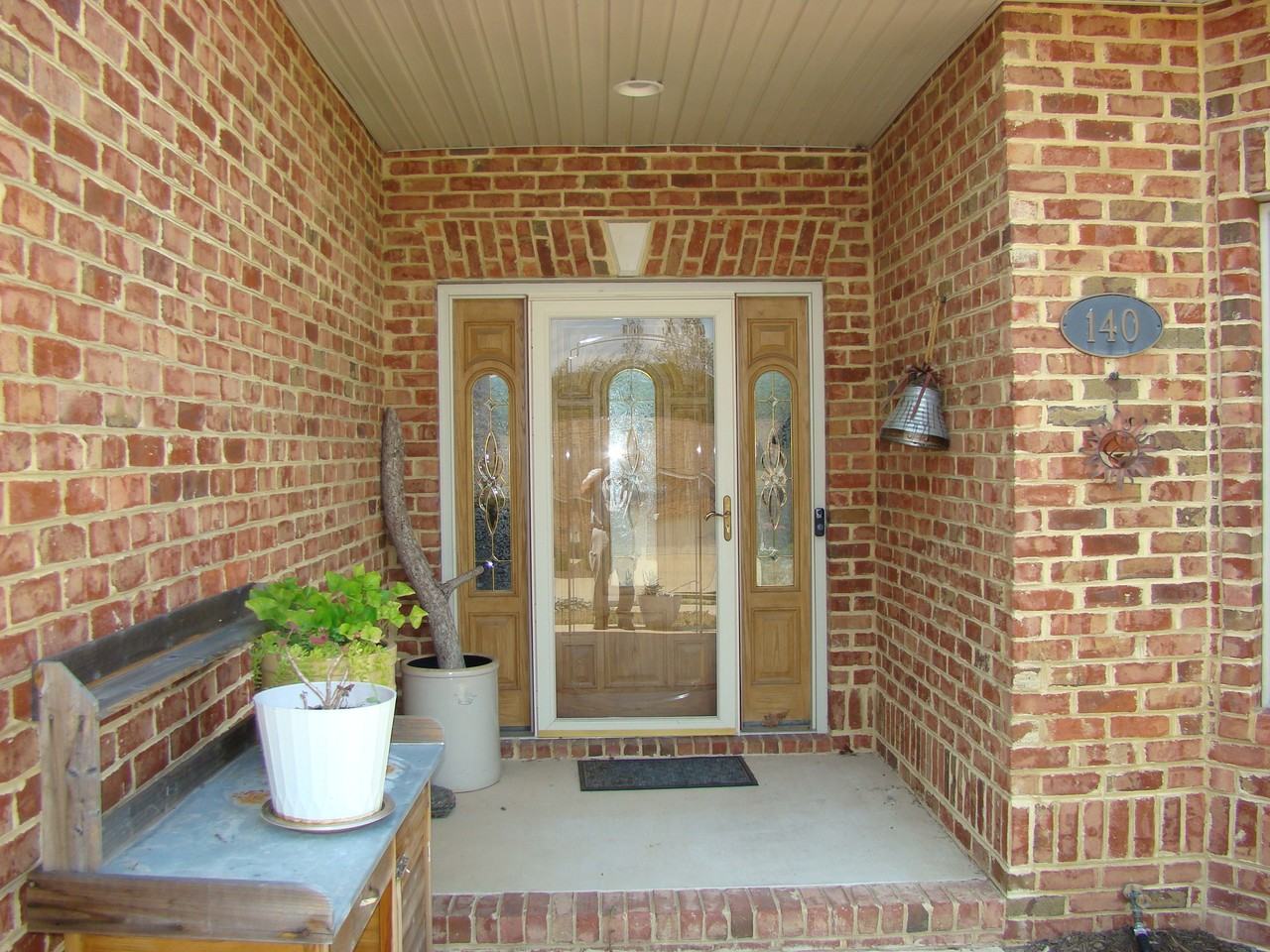 140 Donna Dr - Photo 2 of 19