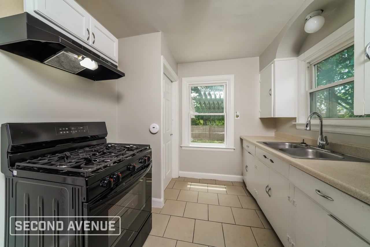 1786 Wathen Ln - Photo 2 of 22