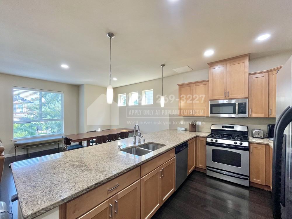 16514 1st Park Se - Photo 3 of 21