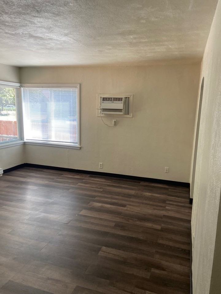 808 S 2nd Ave - Photo 3 of 14