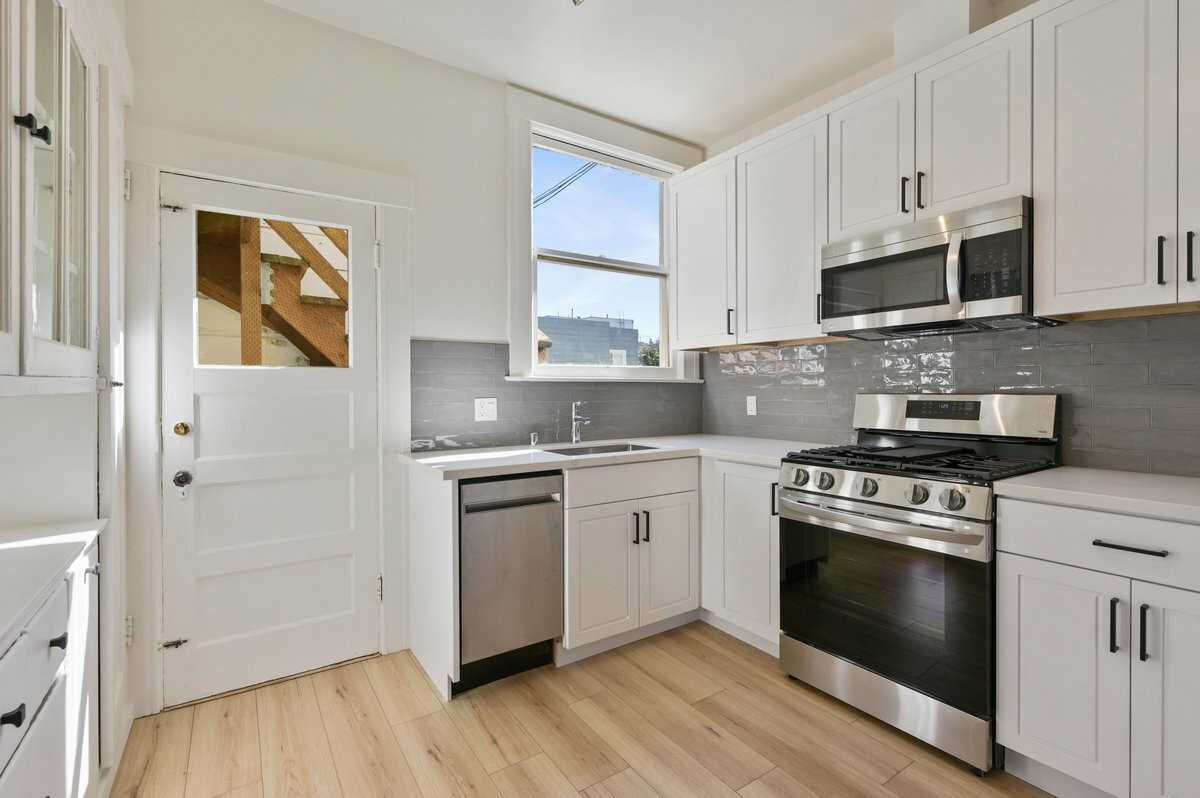 1949 Lake St - Photo 2 of 10