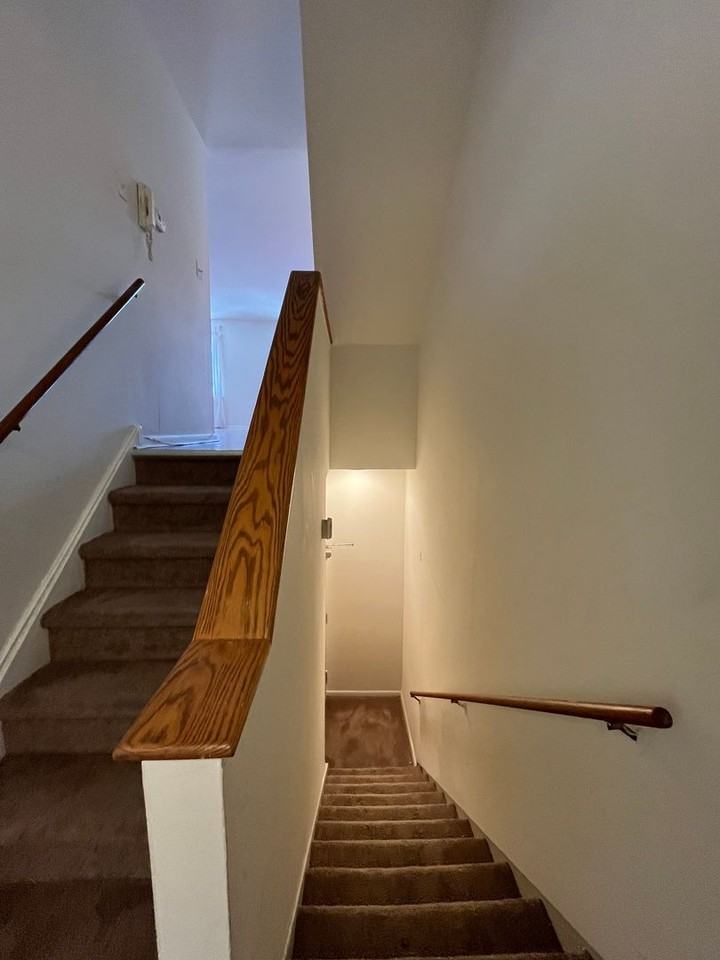 1209 Locust St - Photo 4 of 21